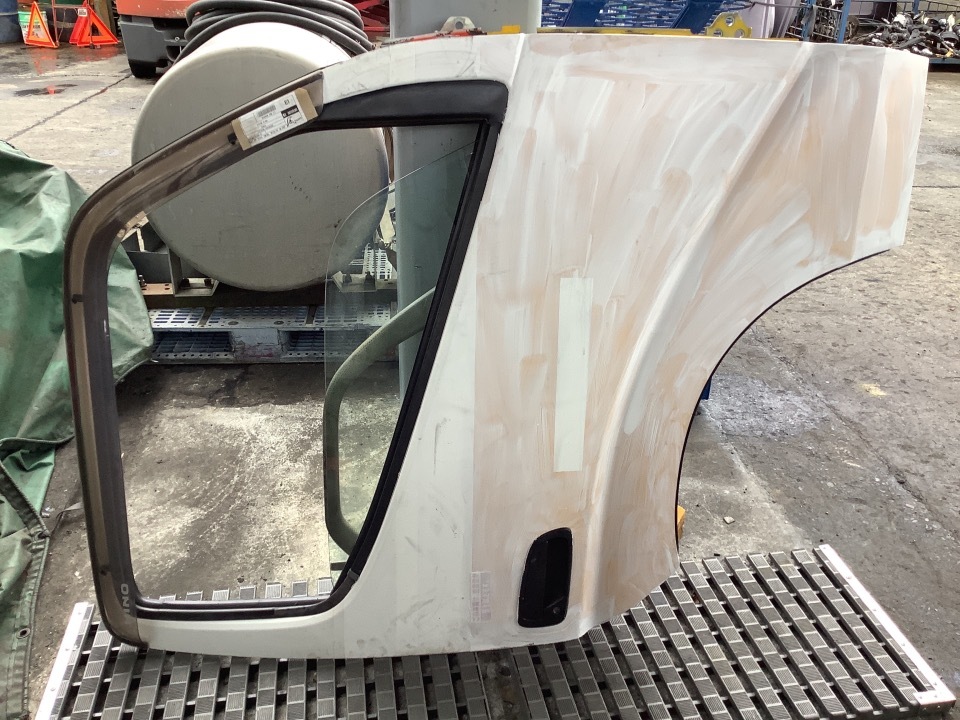 フロントドア 右 - デュトロ Ref:SP303536_219 1/1