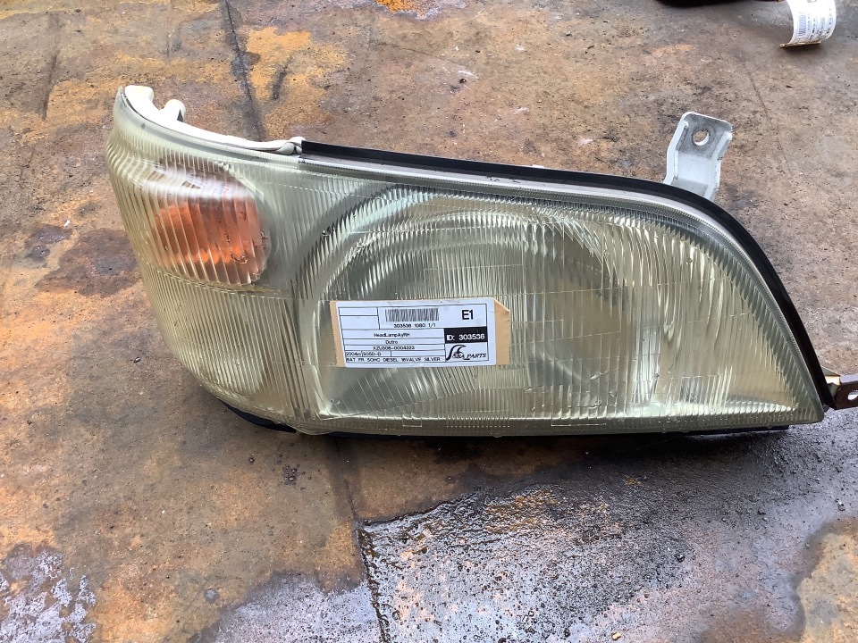 ヘッドランプAyRH - デュトロ Ref:SP303536_1080 1/1