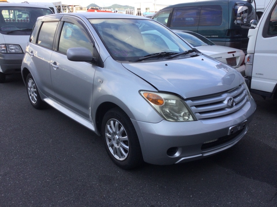 イスト NCP60 エアコンホース 1 走行2万km車より トヨタ イスト NCP60 エアーミックスサーボ交換 ヒーター効かない
