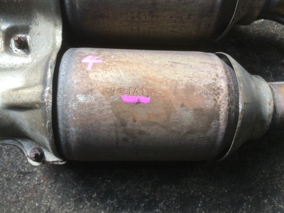 17クラウン　触媒 JZS171 クラウン アスリートV サードメタルキャタライザー取り付け