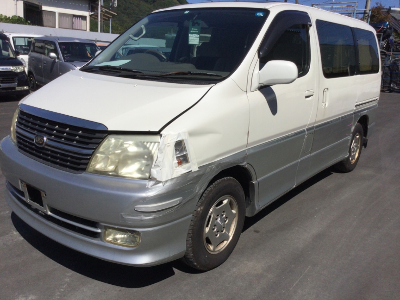 グランドハイエース GF-VCH10W 右フロントフェンダー グランドハイエース GF-VCH10W フロントバンパー 2FX 77726