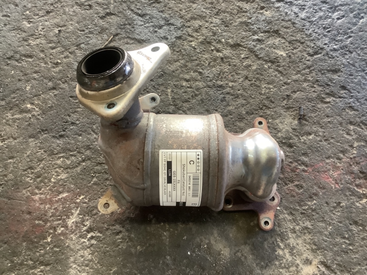 フィット GD1 触媒 キャタライザー センサー2ヶタイプ L13A GD1 フィット L13A O2センサー 2センサー 前中 触媒 コンバーター