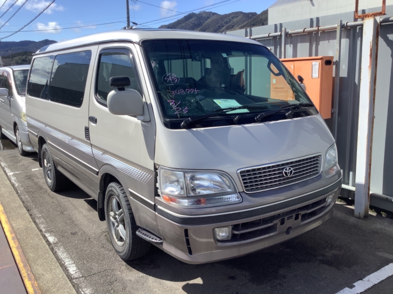 送無 トヨタ ハイエース／レジアスエース H100系 後期H11/7〜 OXバイザー スポーティーカット オックスバイザー 専用です。バリ山⁄ハイエース200⁄レジアス⁄100系ハイエース⁄ トヨタ