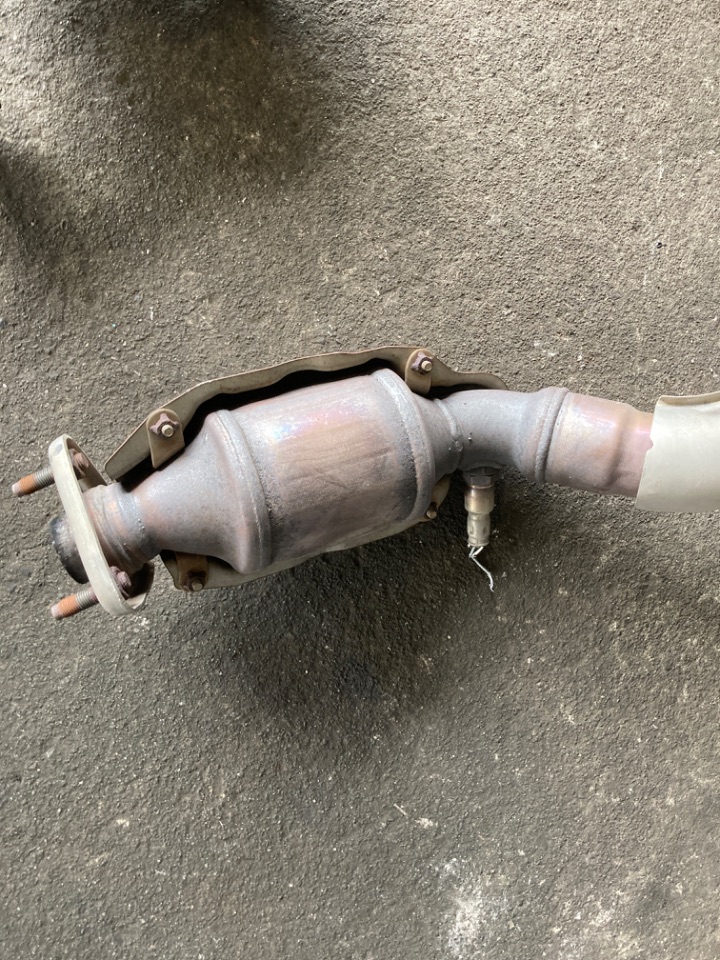 インサイト DAA-ZE2 触媒