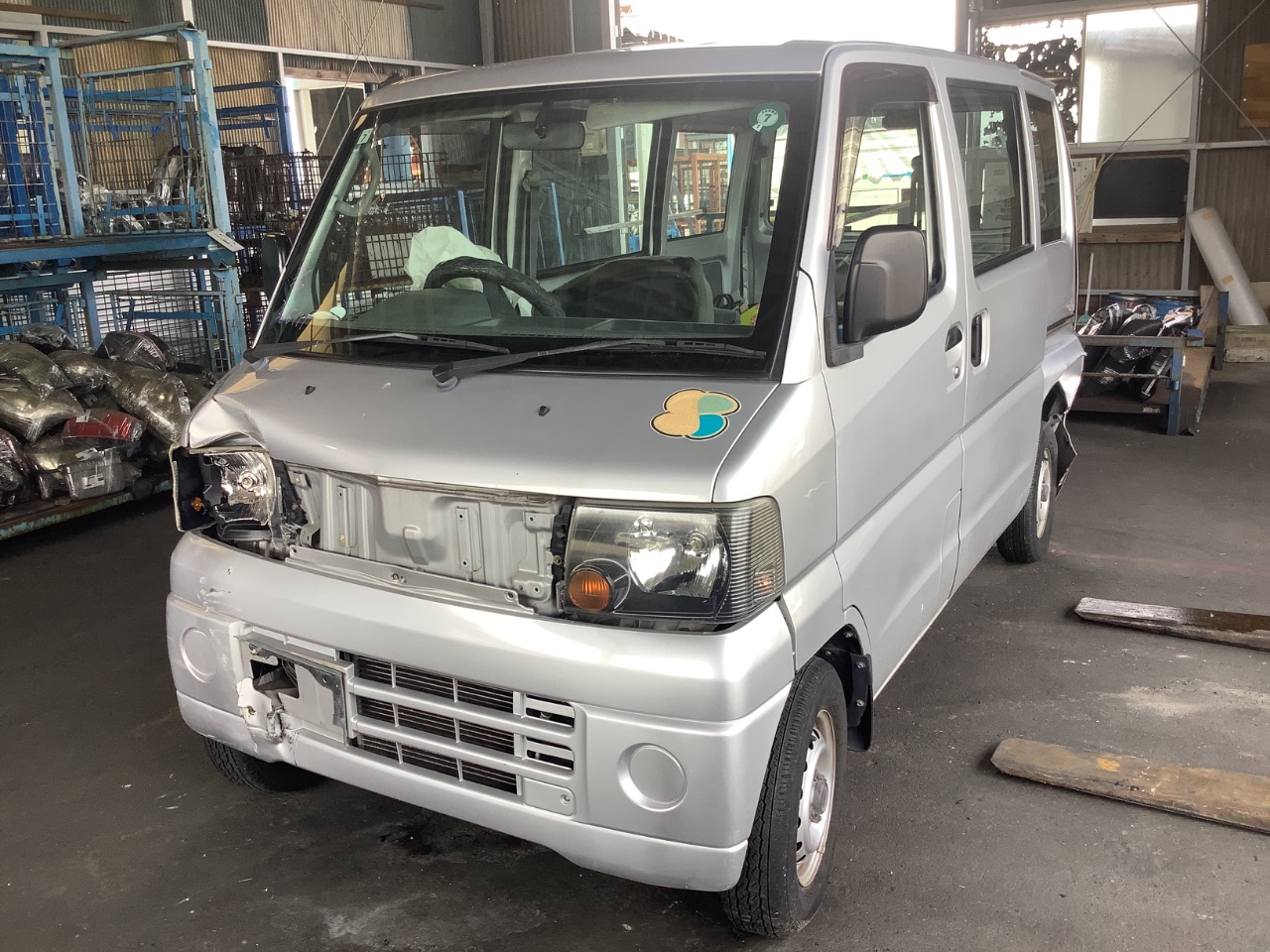 三菱 ミニキャブ シルバー 4ドアバン 三菱 ミニキャブ シルバー(銀色