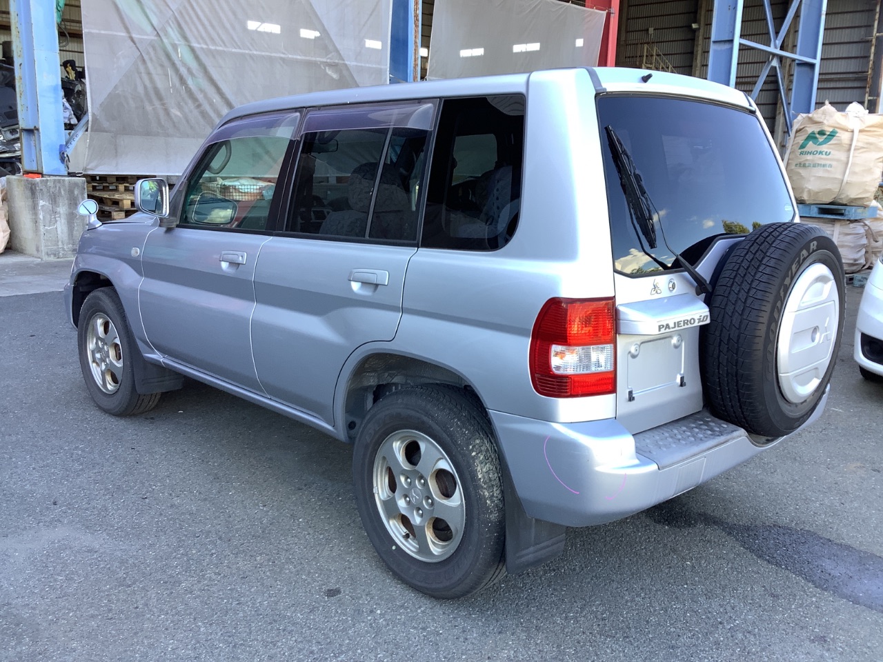 パジェロイオ TA-H77W 右フロントキャリパー ZR 4WD 5人 A19 MR449852