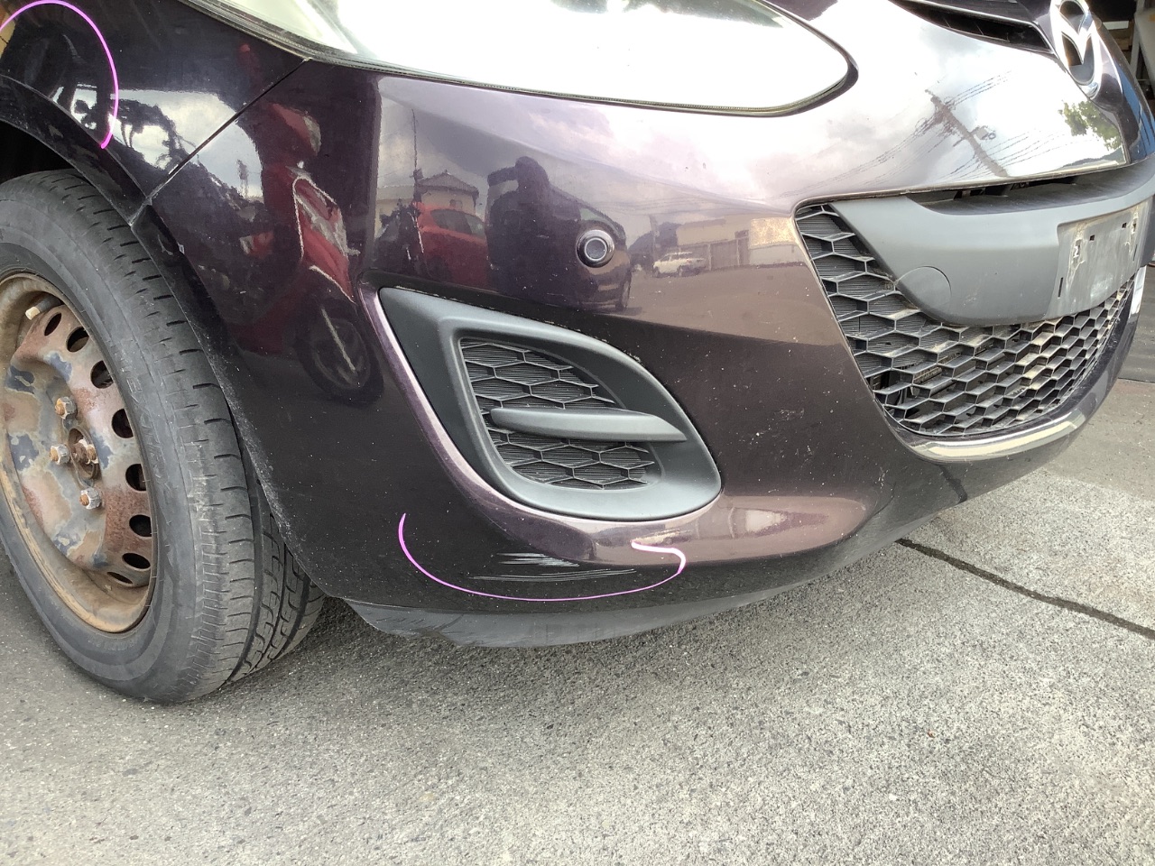 デミオ DBA-DE3FS 左 フェンダー フロント 33Y D651-52-211B デミオ[DE3FS]フロント左フェンダー 28W紫