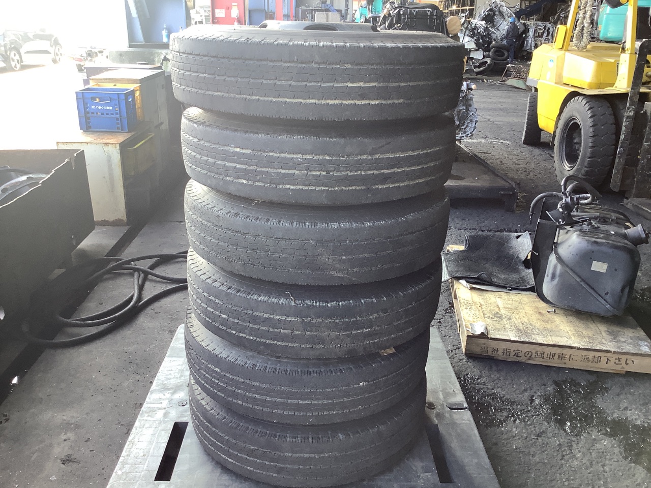 TIRE WITH WHEEL - ISUZU others Ref:SP369822_332 1/1