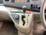 TOYOTA Isis  8/22